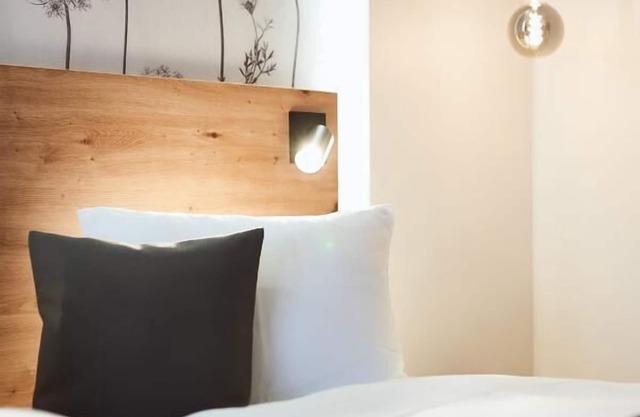 Ein-Zimmer-App. mit sep. Küchenzeile und Balkon