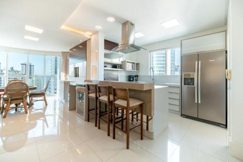 Elegance Tower 3 Suítes by Achei Camboriú