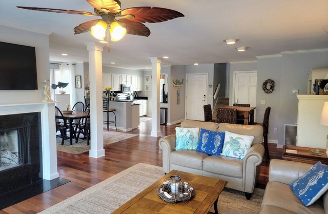 Elegant 3 BR 3 BA End Unit Villa in the Heart of Wild Dunes-Golf-Tennis-Pool-Spa