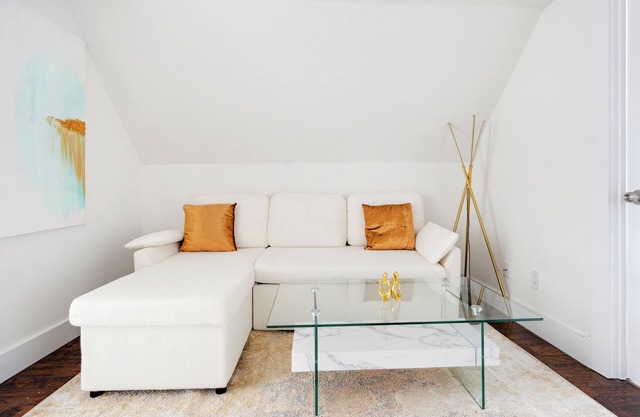 Elegant Hideaway Free Parking