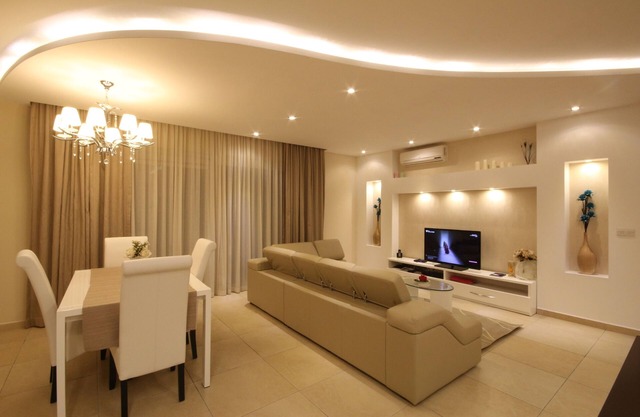 Elegant, Superior & Spacious 2 Bedroom corner apartment with communal pool