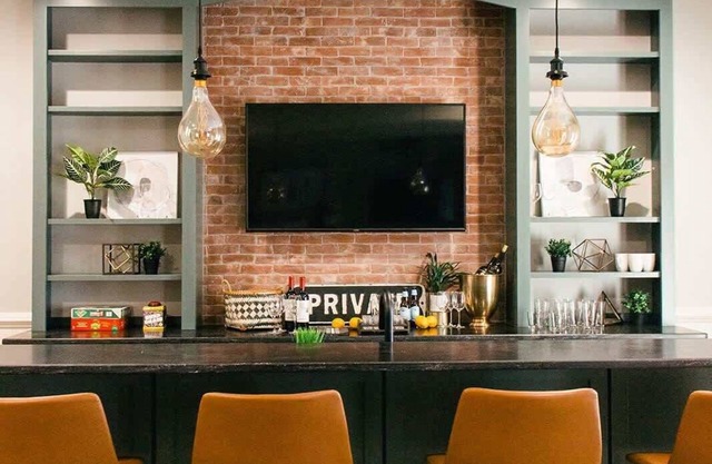 Elegant Sylvan Park Estate Getaway