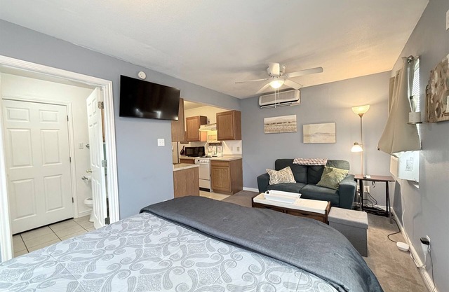 Eleven South: One - Modern Studio Apartment