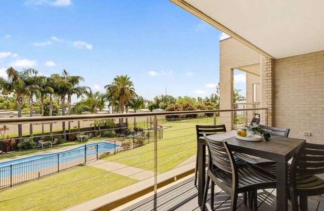 Elsinor 6 Fabulous family friendly apartment walking distance to Lake Mulwala, and all the clubs.