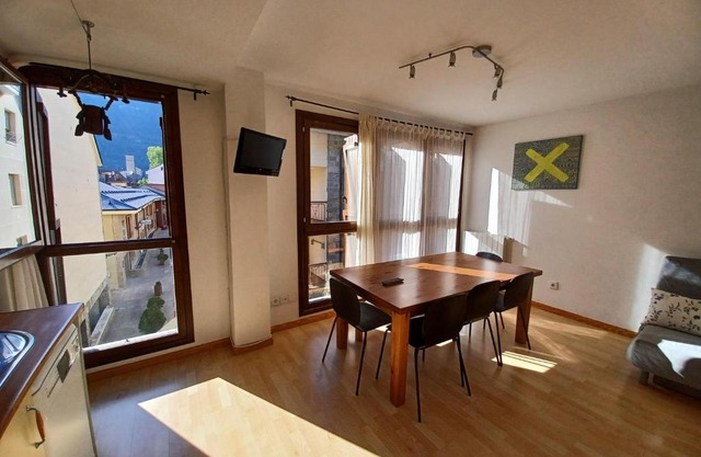 En el pleno centro de Biescas con garaje, ascensor y WiFi