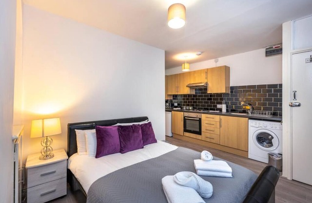 En-suite Flat - Kitchen - Quiet Near Shops & Bus