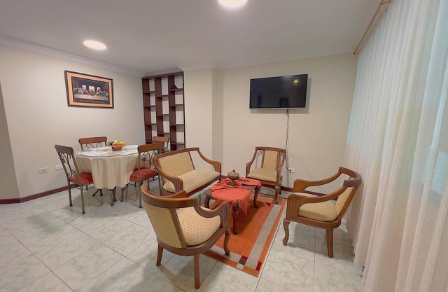 Enchanting 2-bedroom apartment with WiFi in Loja