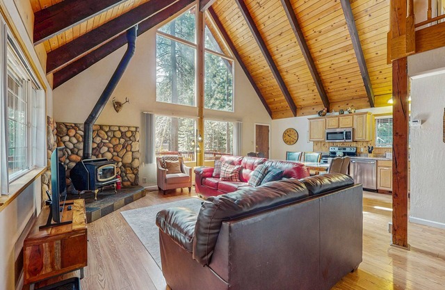 Enchanting alpine chalet with lots of room, deck, & grill - prime location