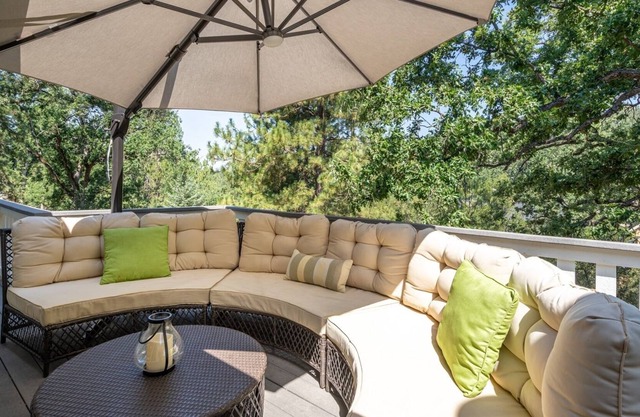 Endless Summer - Enjoy Endless Summer, With a Beautiful Sun Deck, Hammocks, and a Gas BBQ by Redawning