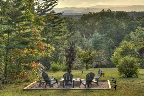 Endless Views~ Movie Theater ~ Hot Tub ~ Game Room