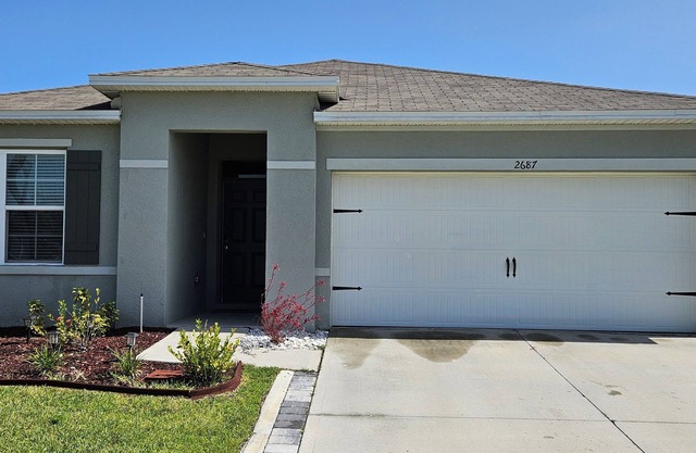 Enjoy a family house close to themes parks and large convenience Stores and Mall