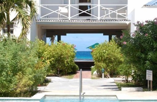 Enjoy a Hassle-Free and Suiting Stay! Full Kitchen, Outdoor Pool, FREE Parking!