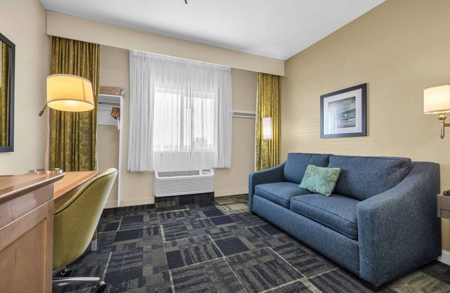 Ensuring a Very Comfortable & Memorable Stay, Pets Allowed, Near Southwood Park!