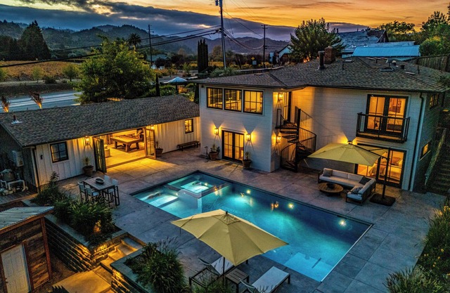 Escape to Dry Creek Valley in Healdsburg in a Beautifully Renovated Farm House