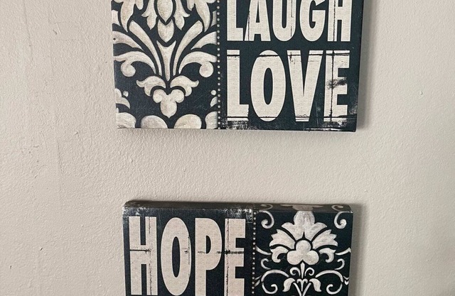 Everything you need! - 1 BR 1 BA WIFI SMART TV QN Bed Coffee