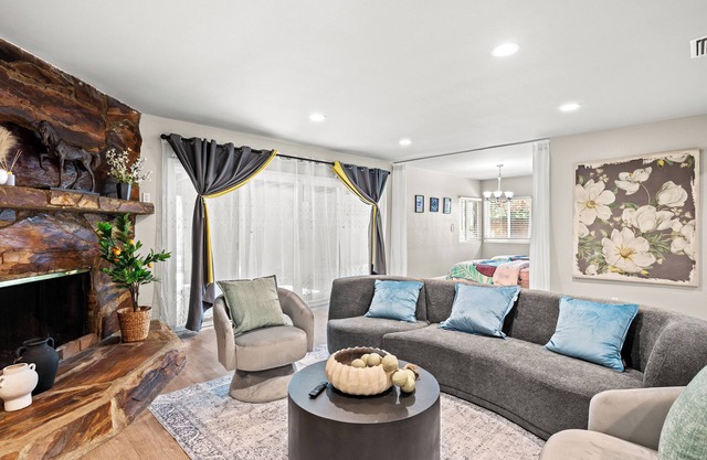 Excellent location/near Disney/Universal Studios/5BR/2.5BA/7BEDS/quiet/beautiful