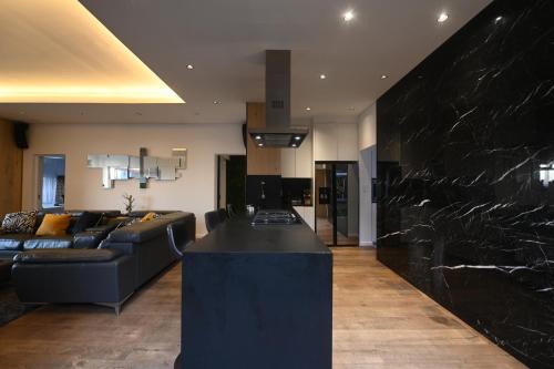 Exclusive 3-Bedroom Luxury Villa Cape Town CBD