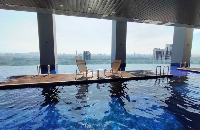 Executive Azure Next to New World Hotel