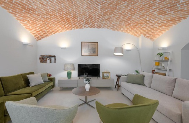 Exklusiv: Historisches Apartment mit Deckengewölbe