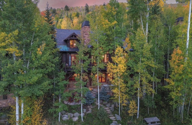 Expansive Ski-in/out Retreat at Arrowhead | Bearberry Lodge