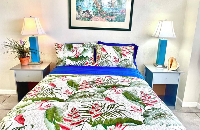 Experience Aloha in a Comfortable Waikiki Studio: Hotel Amenities: Pool, Hot Tub