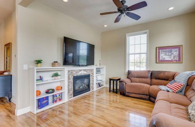 Explore Historic Dtwn! Walkable Loft in Murphy