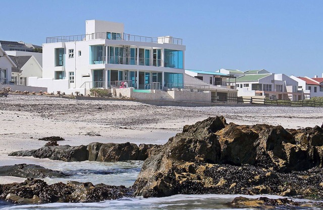 Exquisite Beachfront Home in Beautiful Bloubergstrand