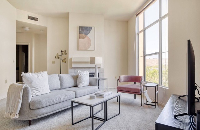 Exquisite Fremont 2BR w/Pool, W/D & Gym, near TJ & WF, by Blueground