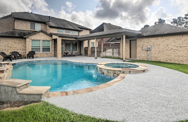 Exquisite Katy Retreat w/ Yard + Theater Room!