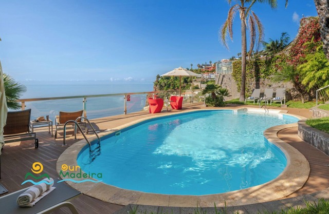 Fabulous cliff-face villa, sea-view | Vista Grande
