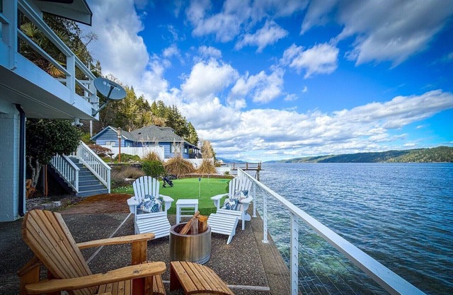 Fall Rates! Family Waterfront Escape on Hood Canal