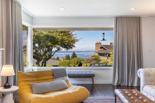 Family Beachside Driftwood House 3BR Yard & Parking