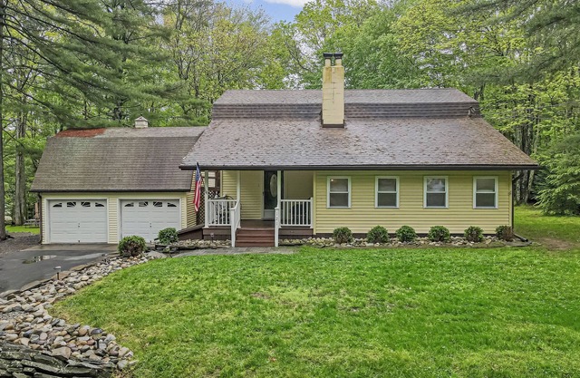 Family & Dog friendly home - Game Room - Near the Lake!