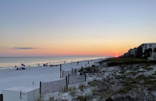 Family friendly 3 bed 2 bath a short drive to the prettiest beach in NW Florida