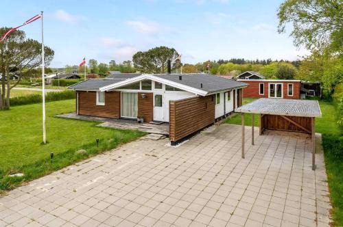 Family-Friendly Activity House By The Sea