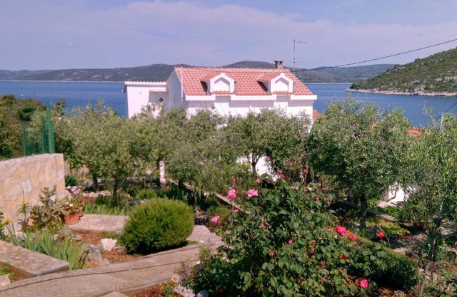 Family friendly seaside apartments Drvenik Veliki, Drvenik - 11832