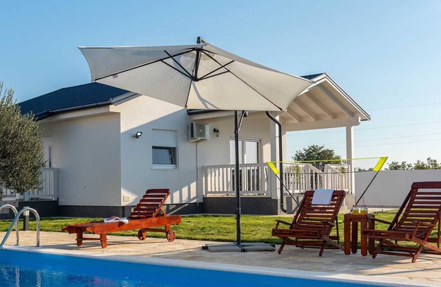 Family Holiday home Aprilis with pool, Zadar county