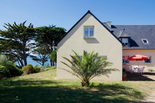 Family home 7 people, direct beach, sea view