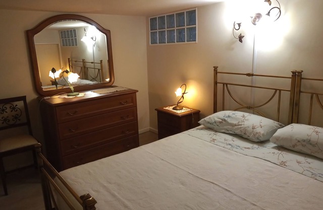 Family lofts at the foot of Mount Etna. Private parking space and scenic garden.