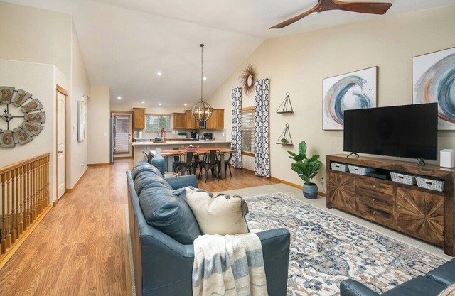 Family Oasis - 4 Bed & 3 Full Bath