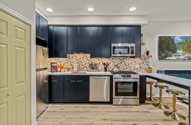 Family Oasis with 3BR, Games, WIFI & BBQ