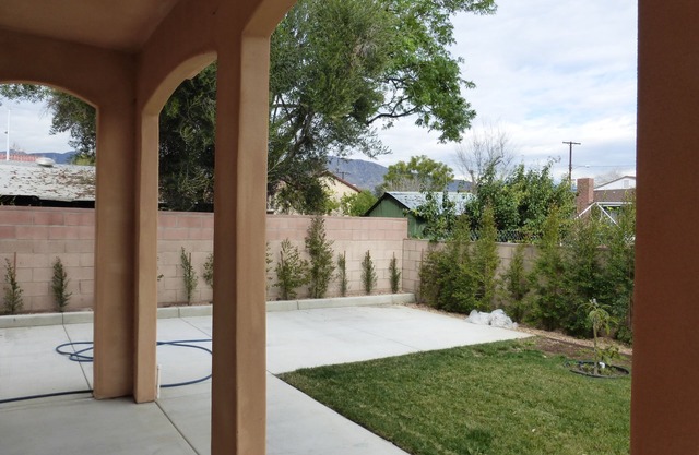 Family-sized Townhouse NEW, NEW, NEW!