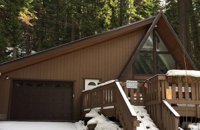 Fantastic Strawberry / Twin Bridges Home w/ Great Amenities and across the River