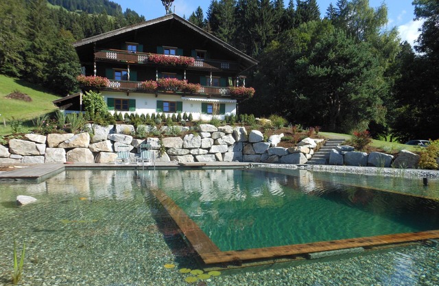 Farm on a sunny plateau * Large apartment * 10-12 pers.* NEW * swimming pond