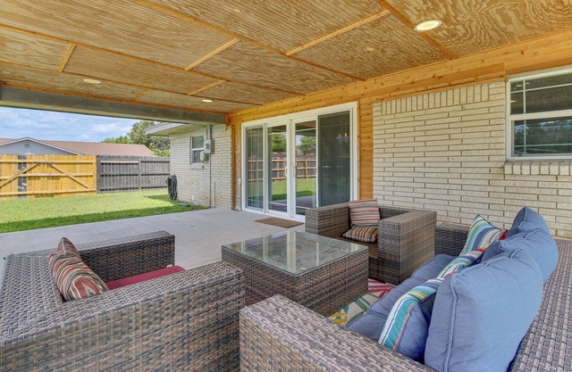 Fenced Yard: Home < 1 Mi to Mayor Pablo Peña Park