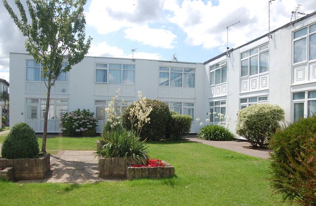 Fern Chalet 107, Welcome Family Holiday Park, Dawlish Warren. Near Beach!