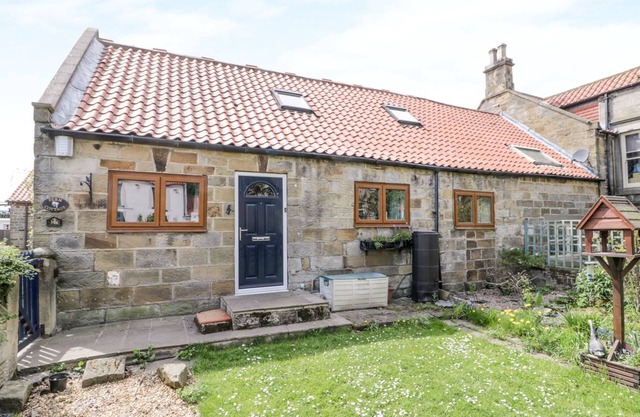 FERN COTTAGE, family friendly, character holiday cottage in Staithes