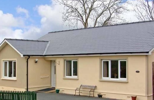 FFYNNON DEWI, pet friendly, with a garden in Narberth