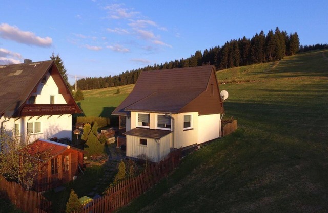 FH in Carlsfeld with fireplace, barbecue and garden