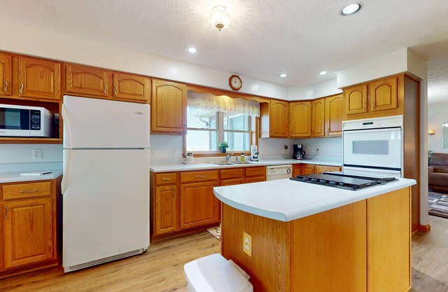 Field-surrounded home near Seneca Lake with firepit and W/D - dog-friendly